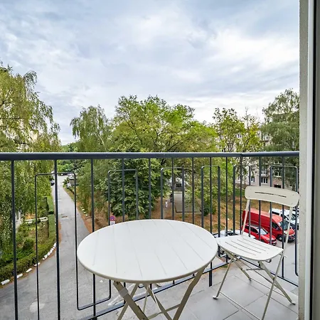 Bright For 6 - Two Balconies & Parking