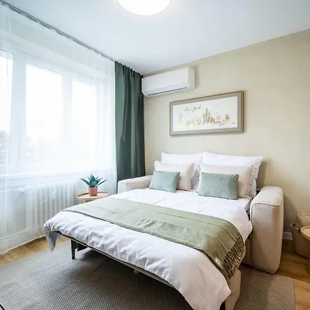 Apartmán Bright For 6 - Two Balconies & Parking Kosice