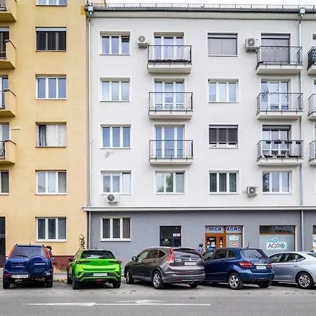 Bright For 6 - Two Balconies & Parking * Kosice